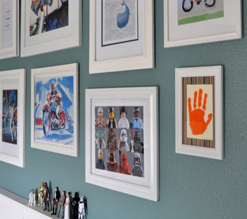 Divertido espacio de juegos con pizarrón